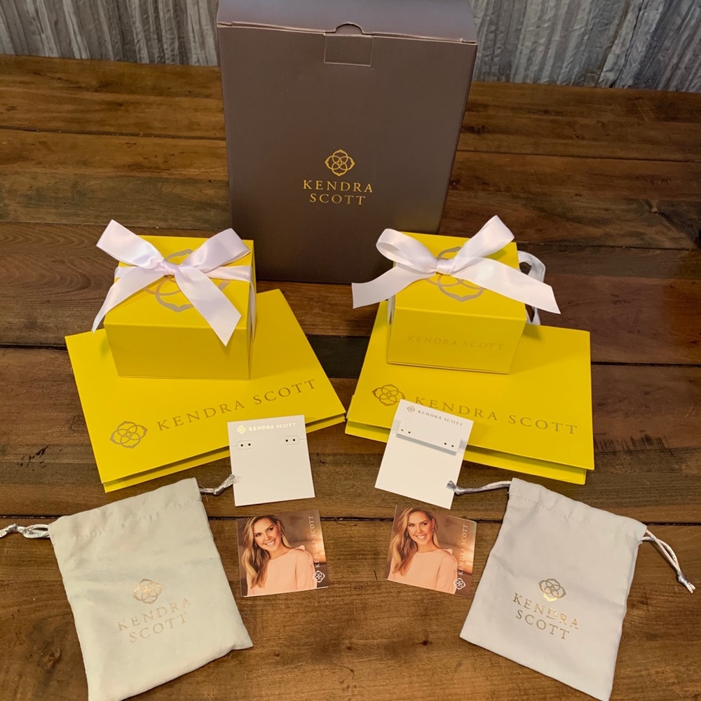 Kendra Scott boxes